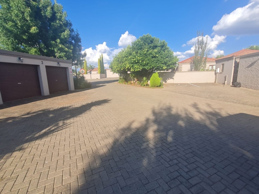 2 Bedroom Property for Sale in Langenhovenpark Free State